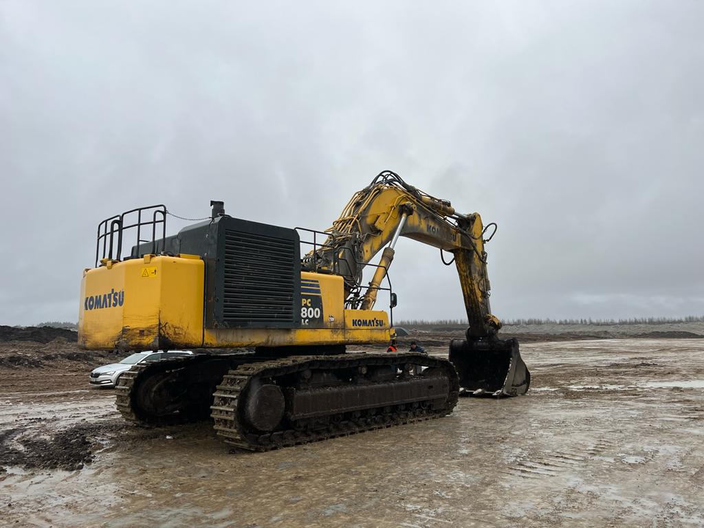 Komatsu pc800 excavator Al Moezzi Liebher