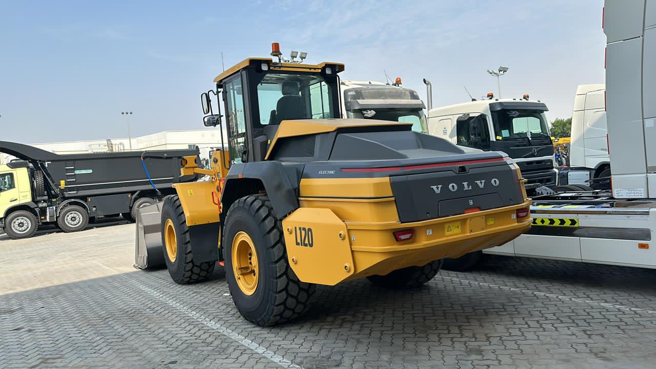 Volvo Loader L120 ELECTRIC Al Moezzi Liebher